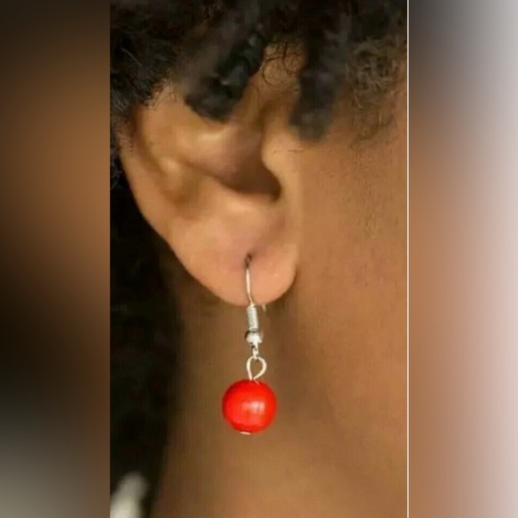 Elegant Silver and Red Jewelry Set - Picture 5 of 7